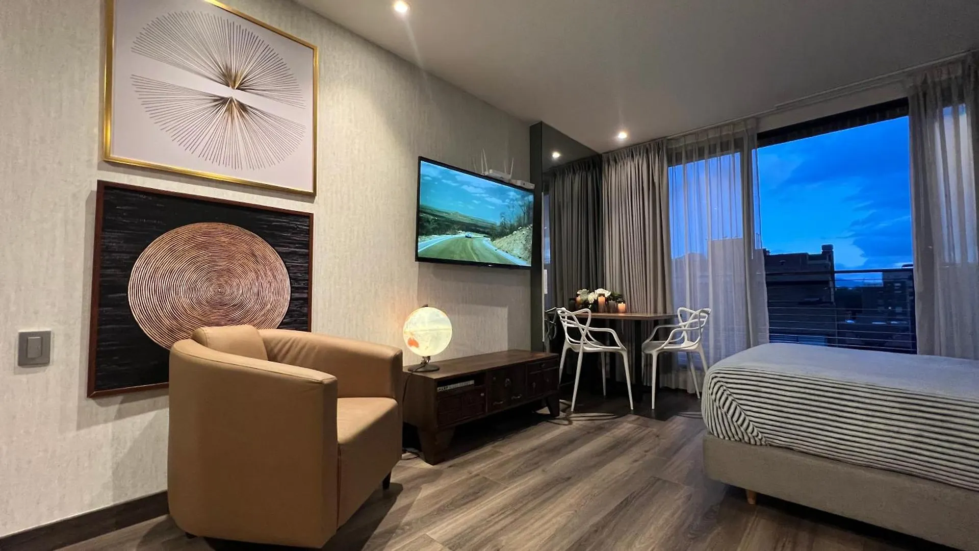 Apartment With Hotel Amenities, Coworking, Room Service, Gym Bogotá